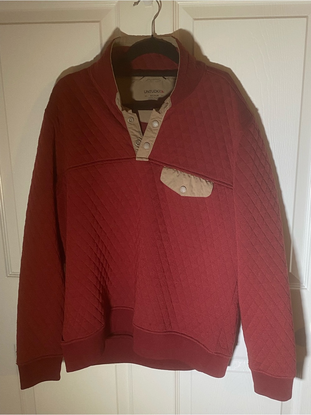 UNTUCKit Quilted Red Crewneck Pullover with Tan Snap Placket